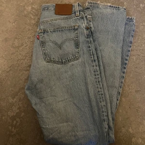 Levis jeans - Köpta second hand, men den var för långa för mig. Supersnygga, bra skick!