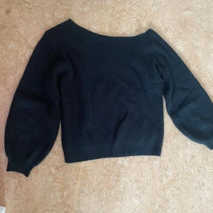 Offshoulder  - Offshoulder stickade tröja jättemysig o fin