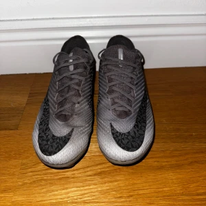 Nike vapor 15 - Säljer dessa skor för att de är för små och jag använder inte de.  Skick 8/10