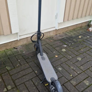 Elsparkcykel - Säljer nu min elspark den funkar perfekt bara att den inte har en laddare säljer den för 900/800 om ni vill så kan ni få en hundra lapp att  köpa en laddare! Den går i 25km/h