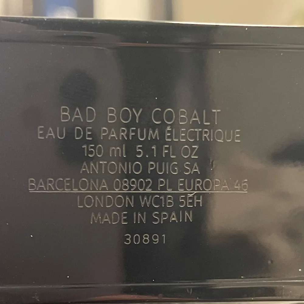 Tja, säljer min knappt använda Bad boy cobalt 150ml. Den har stått i ett mörkt svalt skåp utan fukt så det är alltså inga besvär med den. Köptes för 1450 ish men säljer den för 999 trots att den är gott som ny . Parfym.