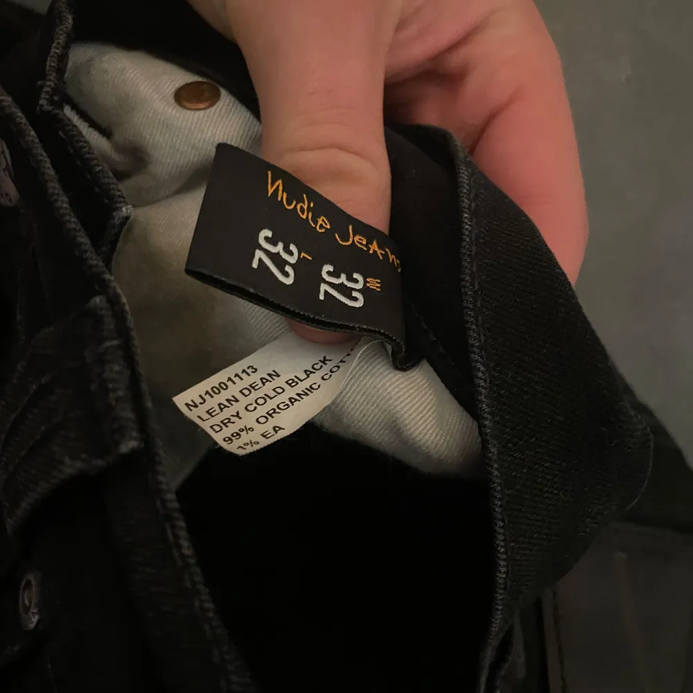 Säljer dessa helt oanvända Nudie jeans av modell ”Lean Dean” med en riktigt fet wash som syns med blixt. Storlek 32/32, passar däremot lite mindre. Mått kan skickas! . Jeans & Byxor.