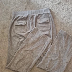 Juicy couture mjukisar - Jättefina Juicy coutur mjukisar i bra skick ( inte mina bilder)💕