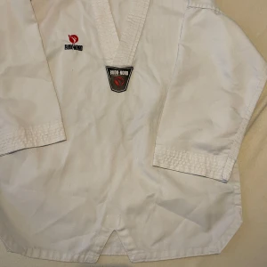 Taekwondo  - I använt skick .. bara överdel 