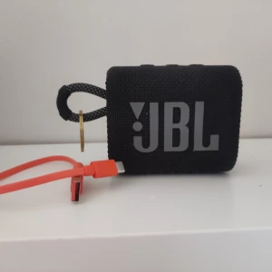 JBL högtalare  - Hej! Säljer en JBL högtalare<3 Dm för frågor 