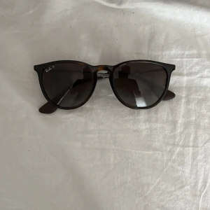 Ray bands solglasögon  - Det är bra skick äkta ray bands glasögon vid snabb affär kan man diskutera pris