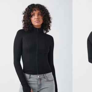 Gina tricot zip jacka  - En svart efterfrågad träningsjacka från Gina tricot i storlek xs, skulle kunna tänka mig att byta till en i s. Nyskick, knappt använd då den är för liten. 