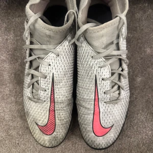 Fotbollsskor Nike Phantom - Konstgräs fotbollsskor 