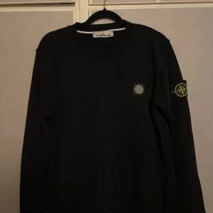 Stone island tröja - Stone island tröja i storlek S💗 pris kan diskuteras 