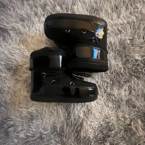 VOX, VARMFODRADE BOOTS - Perfekt för vintern, varm och skön. Nyskick ej använt pga fel storlek. Skriv för mer info!! 