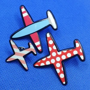 Pins - 3 Flygplan - Pins 3 flygplan, oanvänd. ✨️Titta igenom alla mina upplagda och köp fler saker i bundle för att spara på frakten och få allt du köpt i ett och samma paket✨️