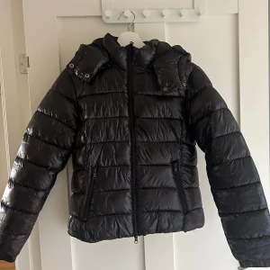 Lager 157 jacka - Intressekoll!! Tryck inte på köp nu! Tänkte koll om någon är intresserad av att köpa den populära jackan ifrån lager 157. Den är helt oanvänd och prislappen kvar!