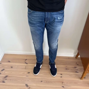 Dondup jens - Tjena!  Jag säljer dessa riktigt fetta jeansen som är i bra skick och tveka inte på frågor som ni har.💯💯