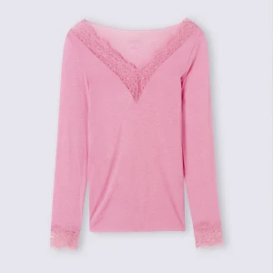 Intimissmi spets topp -  säljer min rosa spets topp från intimissmi. Anledningen till varför jag vill sälja är för att den inte kommer till användning längre men den är i fint skick och använd 6/7 gånger tror jag eftersom jag bara haft den i ca en månad. Orginalpris:460.