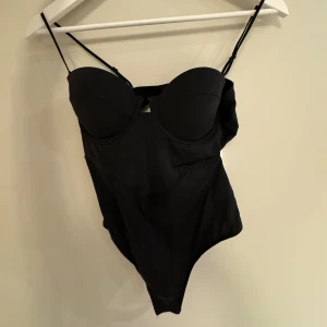 Body - Superfin populär body som sitter otroligt på! 