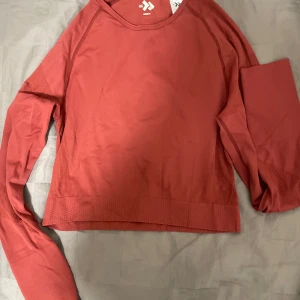 Träningströja  - Träningströja som har använts ca 2 gånger så den är i god skick 🫶🏼