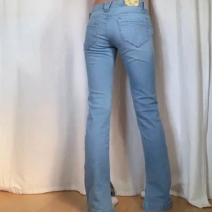 Lowwaist jeang y2k - Vintage lowwaist jeans från Crocker🫶🏼midja 74 cm, innerben 77, är 168