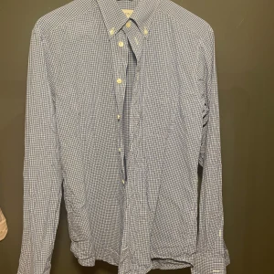 Eton skjorta  - En blå rutig Eton skjorta i storlek 39, (M).