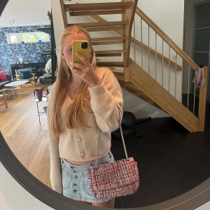 Rosa handväska - Super fin rosa handväska från Becksöndergaard. Älskar färgen och perfekt storlek. Säljer då jag inte har någon användning för den längre❣️🫶🏻