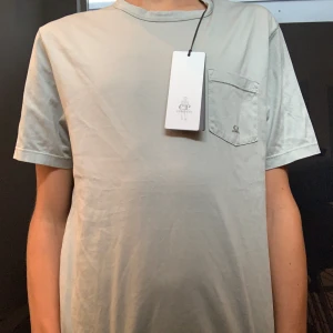 C.P Company t-shirt  - Helt ny CP Company t-shirt.  Nypris: ca 1200kr  Skick: 10/10