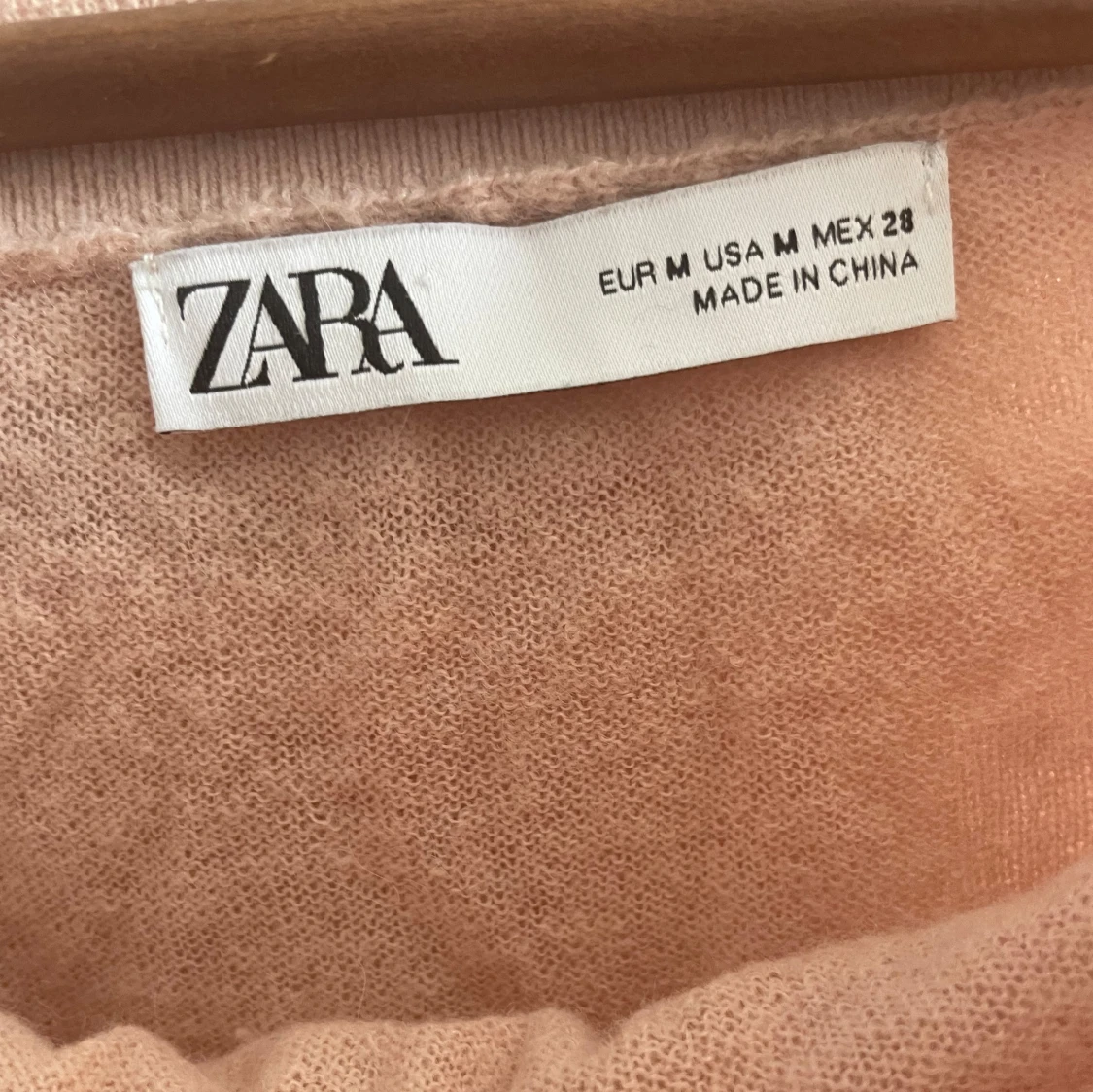 Rosa offshoulder tröja från Zara - 91