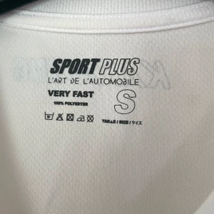 L’art Racing - L’art de automobile racing Jersey, köpt på Storm fashion i Danmark för 2 år sedan. Helt oanvänd, true to Size.