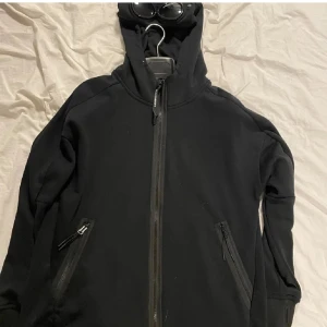 Cp company  - Bra skick storlek L (passar M)   - vänster öga saknas