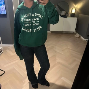 Zadig & Voltaire hoddie - Säljer denna Zadig hoddie då jag tröttnat på den och den har tappat några paljetter som man ser på bild 4!💚💚💚