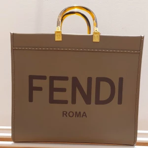 Fendi väska - Olivgrön påsväska, stor rymmer mycket, läder, topp kvalitet🫶🏼