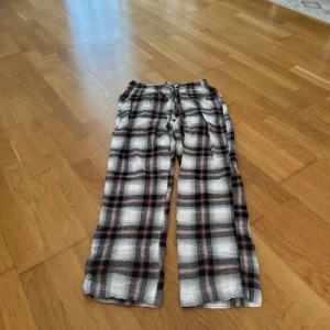 Pyjamasbyxor  - Rutiga pyjamasbyxor från lager 157 
