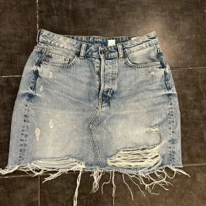 Kjolar  - 3 kjolar från h&m Storlek 38 på 2 - 40 på 1 