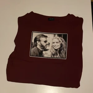 Limitato t-shirt  - Säljer nu denna feta limitato t-shirten🌊☀️tröjan är i fint skick. Hör av er vid frågor eller funderingar. 