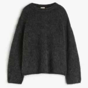 Mohair tröja  - Superfin mohair tröja från hm. Helt slutsåld och går inte att köpa längre. Storlek XS men passar också för S