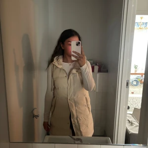 Zara väst - Begie zara väst i storlek S, knappt använd