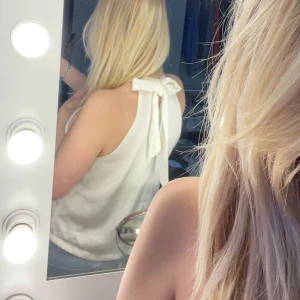 Satintopp - Jättefin satintopp som jag köpt på plick men inte använder längre. Jag har sytt upp den lite då den var väldigt lång innan💕