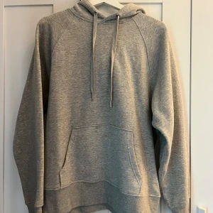 Grå huvtröja - Grå huvtröja från HM, storlek XS Använt en gång