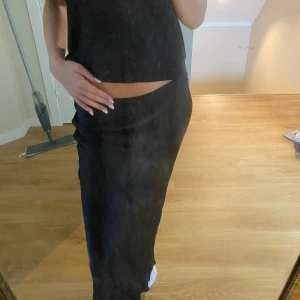 Satin kjol - Oanvänd 