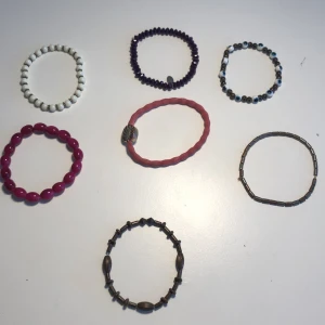 Armband - Olika armband, skriv för fler bilder, 5 kr styck😊