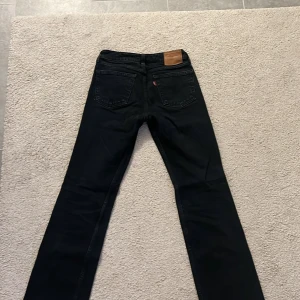 Lågmidjade jeans - Supersnygga lågmidjade jeans från Levi’s som tyvärr inte passar mig har därför inga bilder på❤️midjemått ca 35