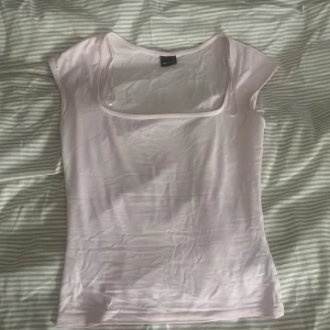 Rosa topp💕💕 - Super söt rosa topp från Gina, bra skick använd 1 gång! Nypris 179, säljer för 120💕