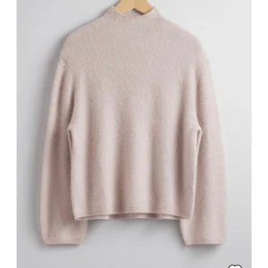 Stickad tröja - Sä snygg stickad polotröja från other stories!