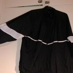 Ny windbreaker jacka  - Xl  Aldrig använd 