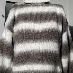 Stickad tröja - Supersöfint skick storlek xs från magno