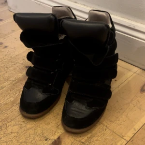 isabel marant skor - super fina isabel marant skor! köpta från vestier och äkthets kontrollerat👍 storlek 39 bra kvalitet 