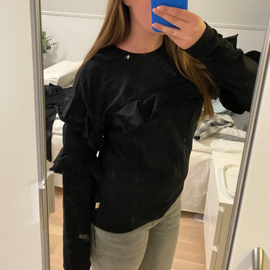 Svart tröja med volanger - 90