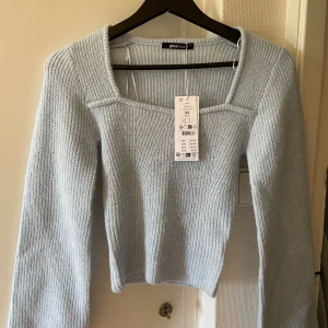 Blå stickad tröja  - Super fin aldrig använd 