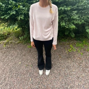 Rosa stickad tröja❤️ - Jättefin lite tunnare rosa stickad tröja från zara barn🥰 storlek 152 men sitter som en xs/s! 