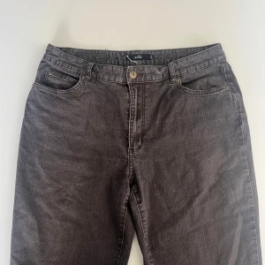 Raka Jeans - Fina raka Jeans från Isolde. Svart/grå washed.  Använd några gånger💗