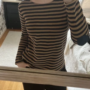 Massimo Dutti tröja  - Säljer denna Massimo Dutti tröjan! Köpt för 399kr, säljer för 190 + frakt. Hör av dig vid frågor eller om du vill köpa! 