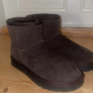 uggs - bruna uggs från skopunkten använda max 5 gånger!!🩷